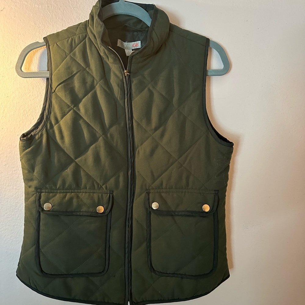 Giani Bernini Vest. NWT Olive Green Zipper with pockets.